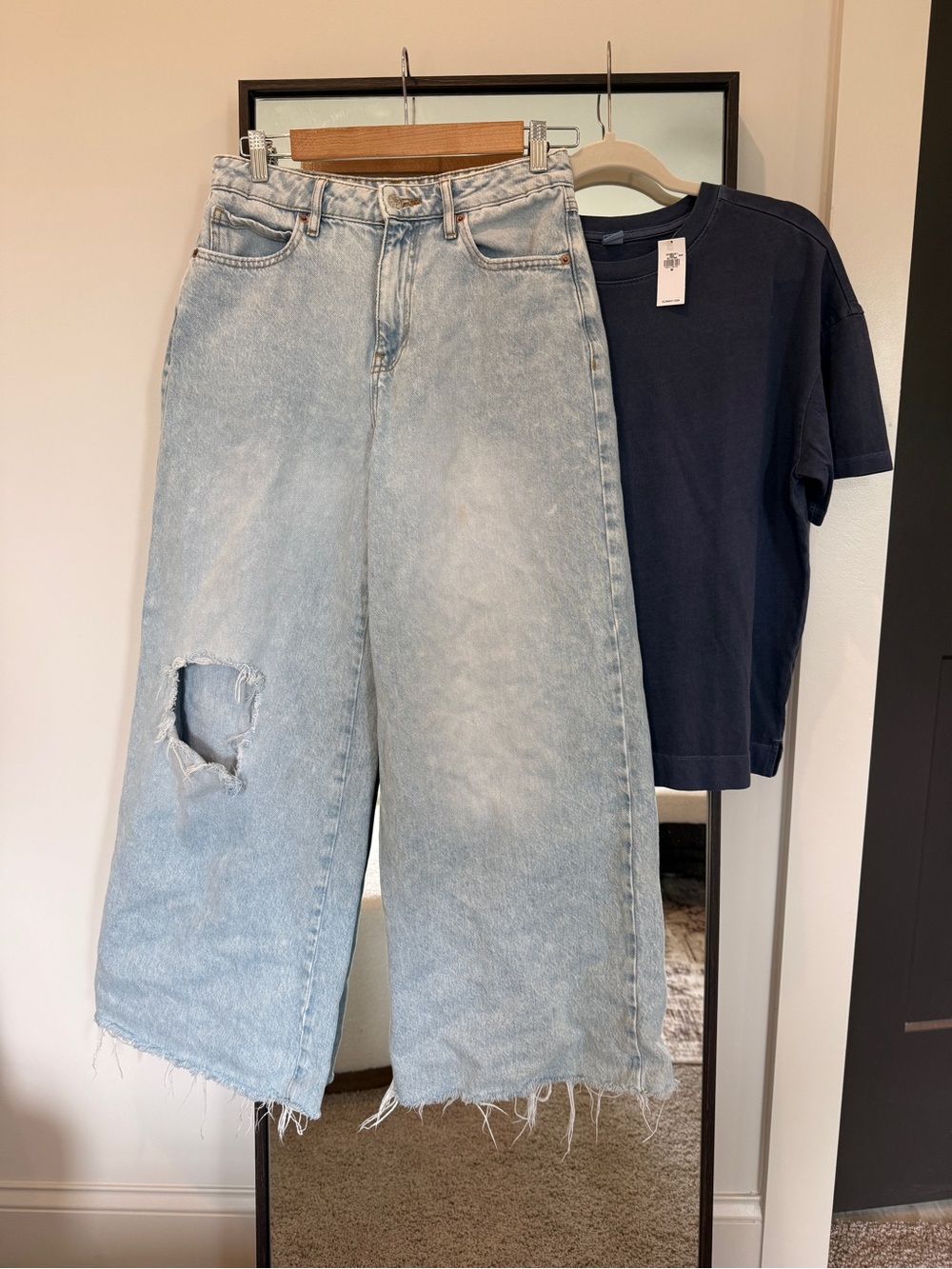 Forever21 jeans size 27 & NWT Old Navy tee